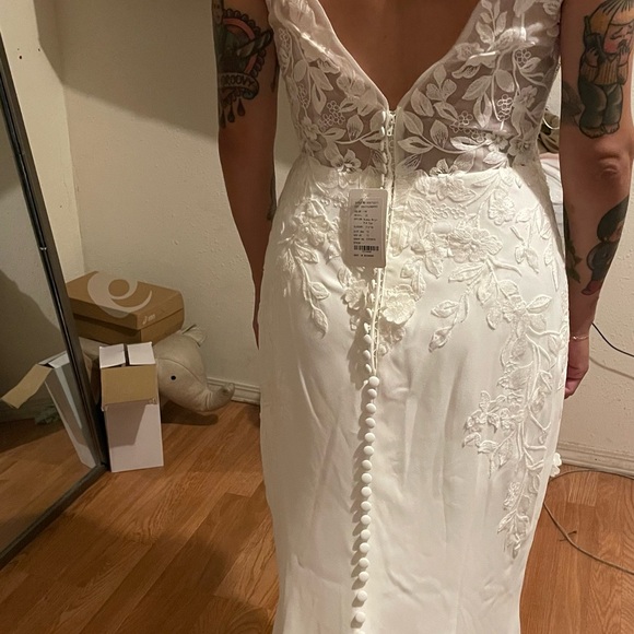 Essense of Australia D3577 wedding gown. Brand new never worn. Decided to elope - Picture 7 of 14
